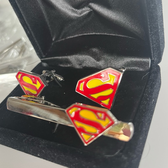 Superman Logo Cufflinks and Tie Clip Set - Red and Yellow - Picture 2 of 2